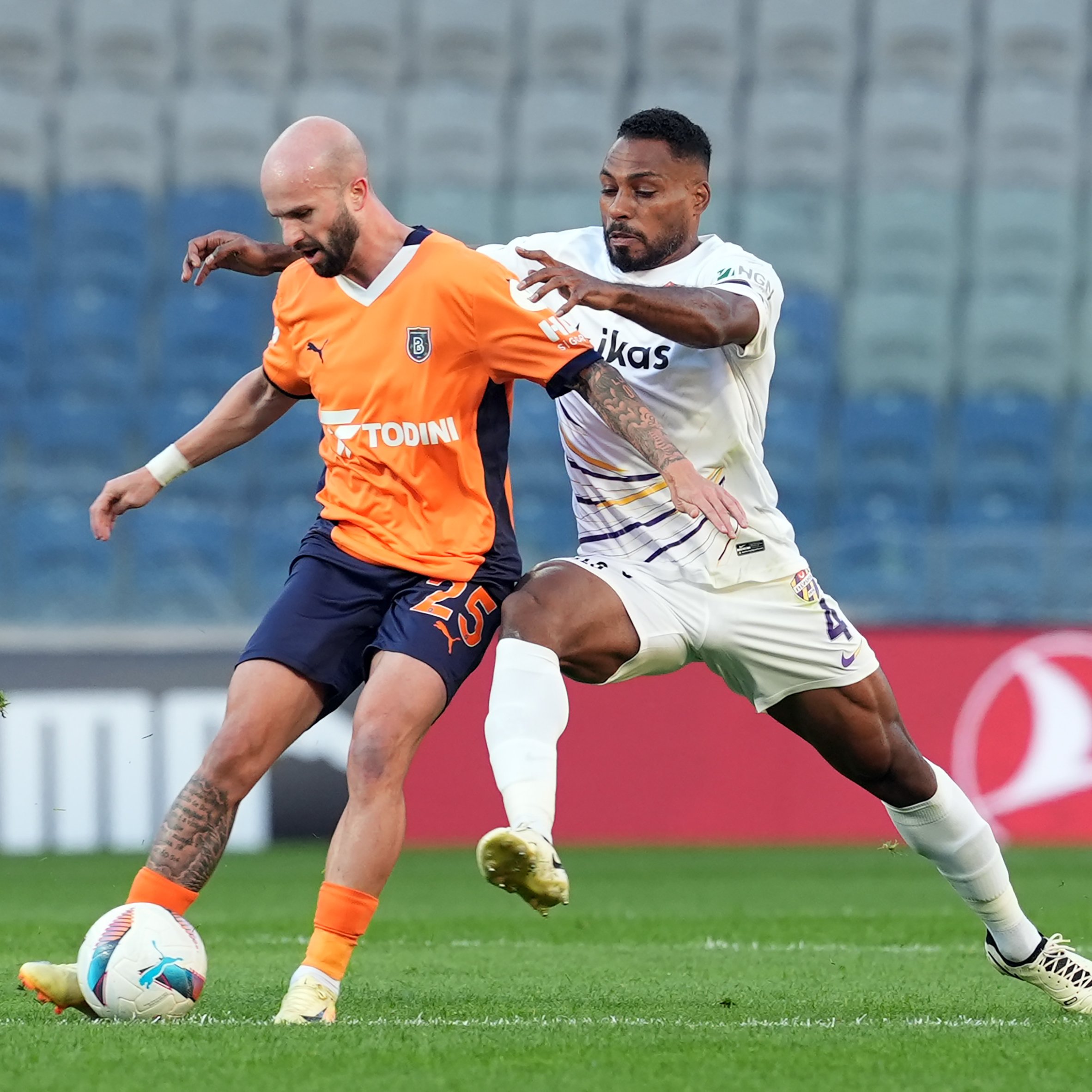 Başakşehir and Eyüpspor Battle to a Thrilling